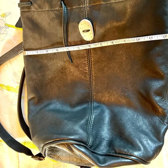 Black Leather backpack, handcrafted. Soft leather sturdy adjustable strap. - Picture 10 of 16